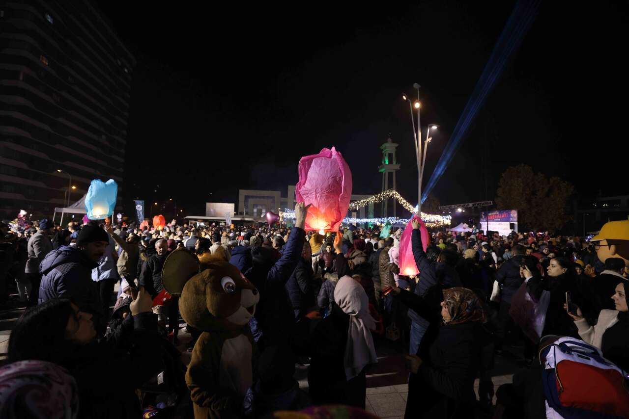 Konya’daki fener alayı kutlamaları renk cümbüşüne döndü 2